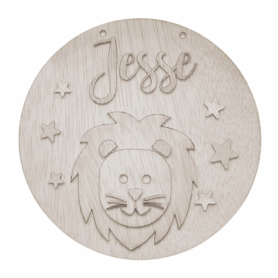 Brullende tijger met naam op hout