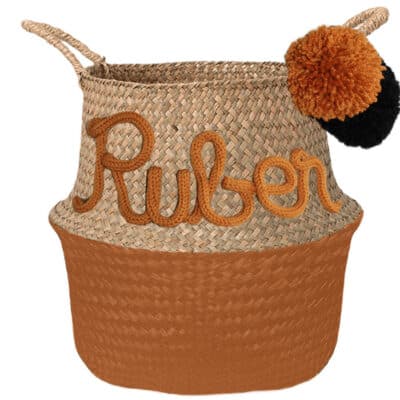 Half gekleurde gepersonaliseerde mand met naam diep oranje