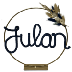 Ring met naam op standaard en droogbloemen