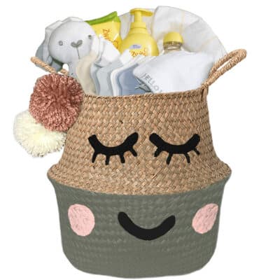 Verlegen kraam mand babygift neutraal met naam olijf groen