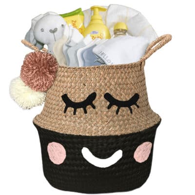 Verlegen kraam mand babygift neutraal met naam zwart