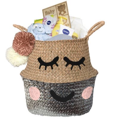 Verlegen kraam mand cute jongen met naam zilver