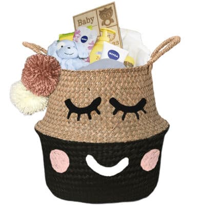 Verlegen kraam mand cute jongen met naam zwart