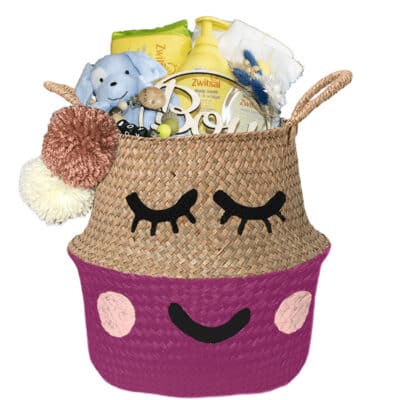 Verlegen kraam mand play jongen met naam fusia