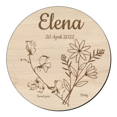 Houten bloem cirkel met welriekende lathyrus madeliefje en naam