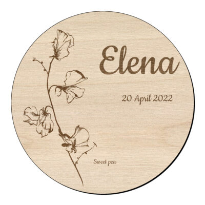 Houten bloem cirkel met welriekende lathyrus en naam 1 Houten bloem cirkel met welriekende lathyrus en naam