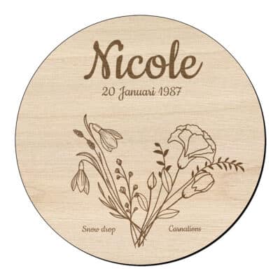 Houten bloem cirkel anjers sneeuw druppel en naam